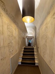 Decoro interno corridoio – Hotel Condotti
