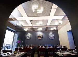 Ristorante Tora - vista sculture a muro
