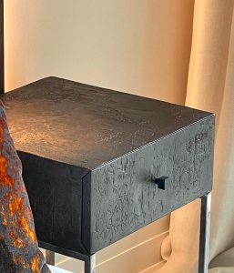 vista Comodino con rivestimento in microcemento operato